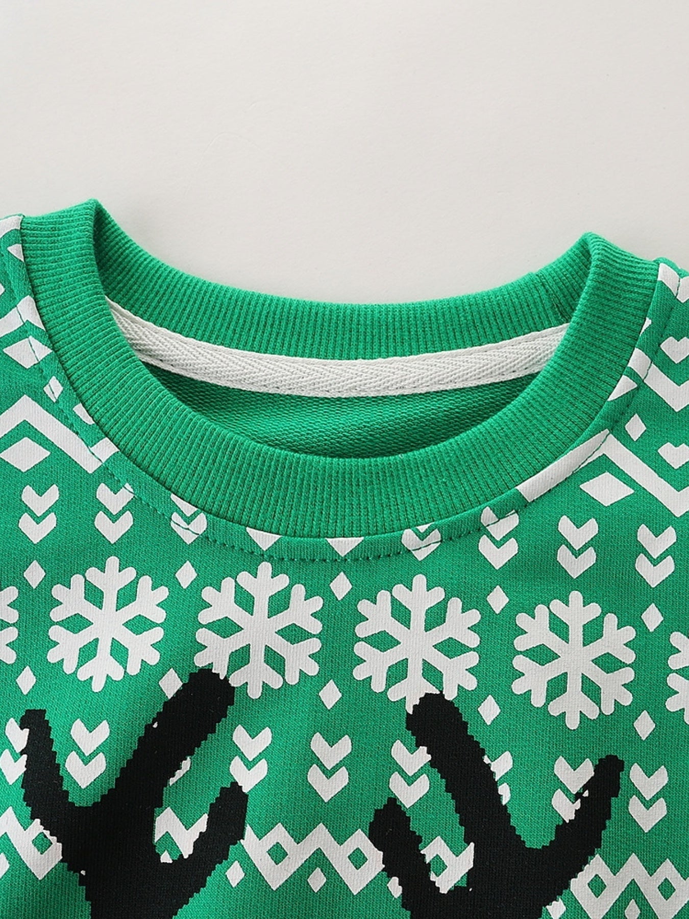 Christmas Deer Print Boys' Casual Long Sleeve Crew Neck Pullover Sweatshirt - Soft, Cozy, Creative Design for Kids' Outdoor Clothing