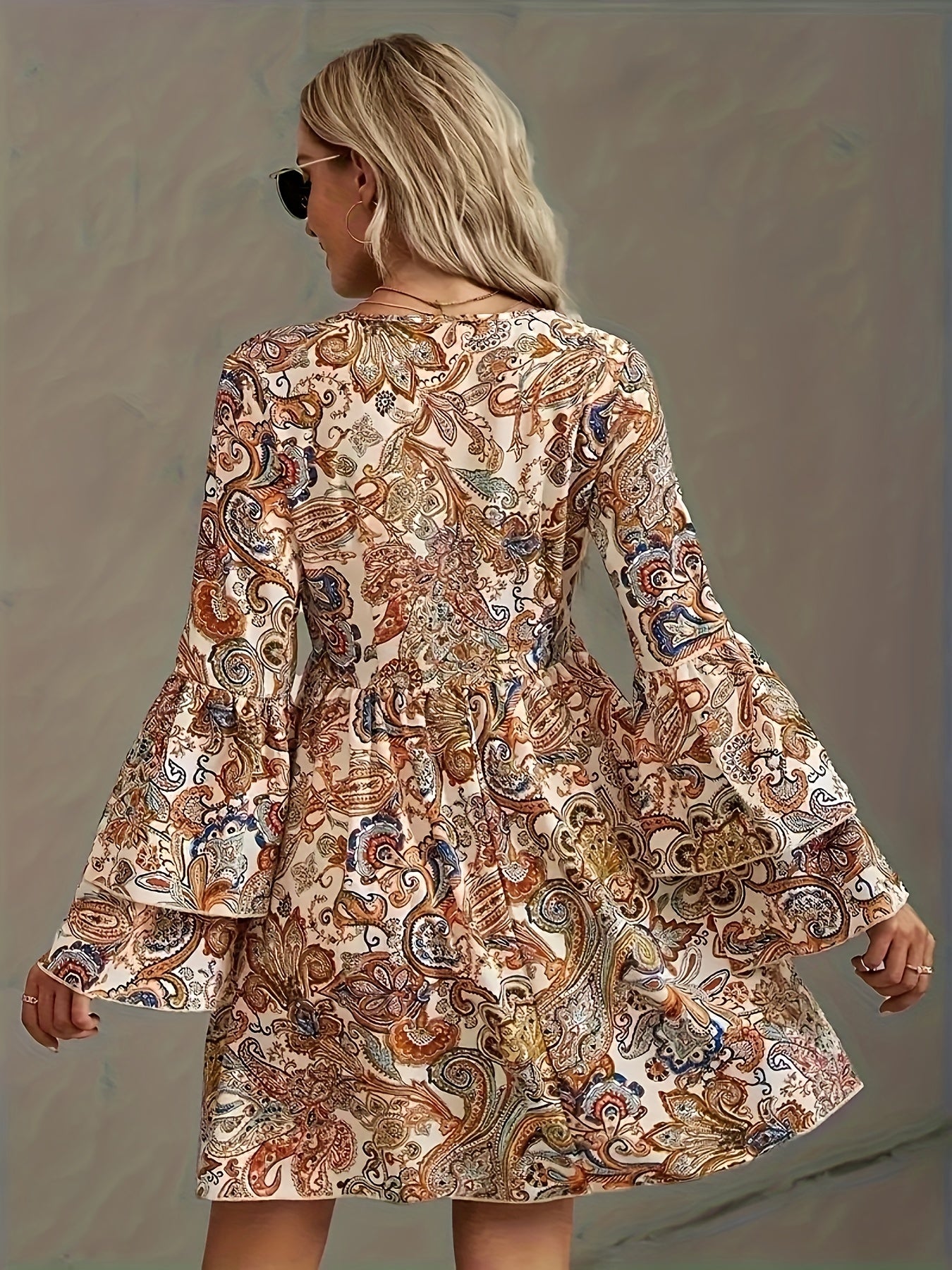 Plus Size Boho Dress, Women's Plus Paisley Floral Print Layered Bell Sleeve V Neck Mini Dress
