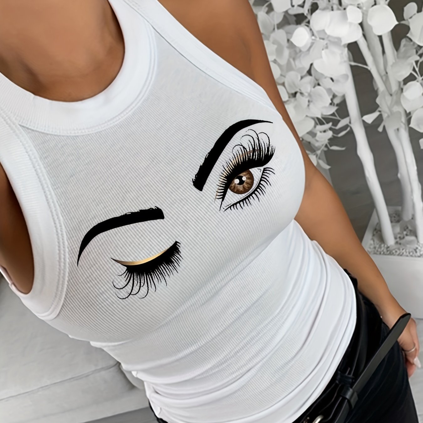 Eye-Catching Women's Tank Top with Lash Graphic Print and O-Neck Design