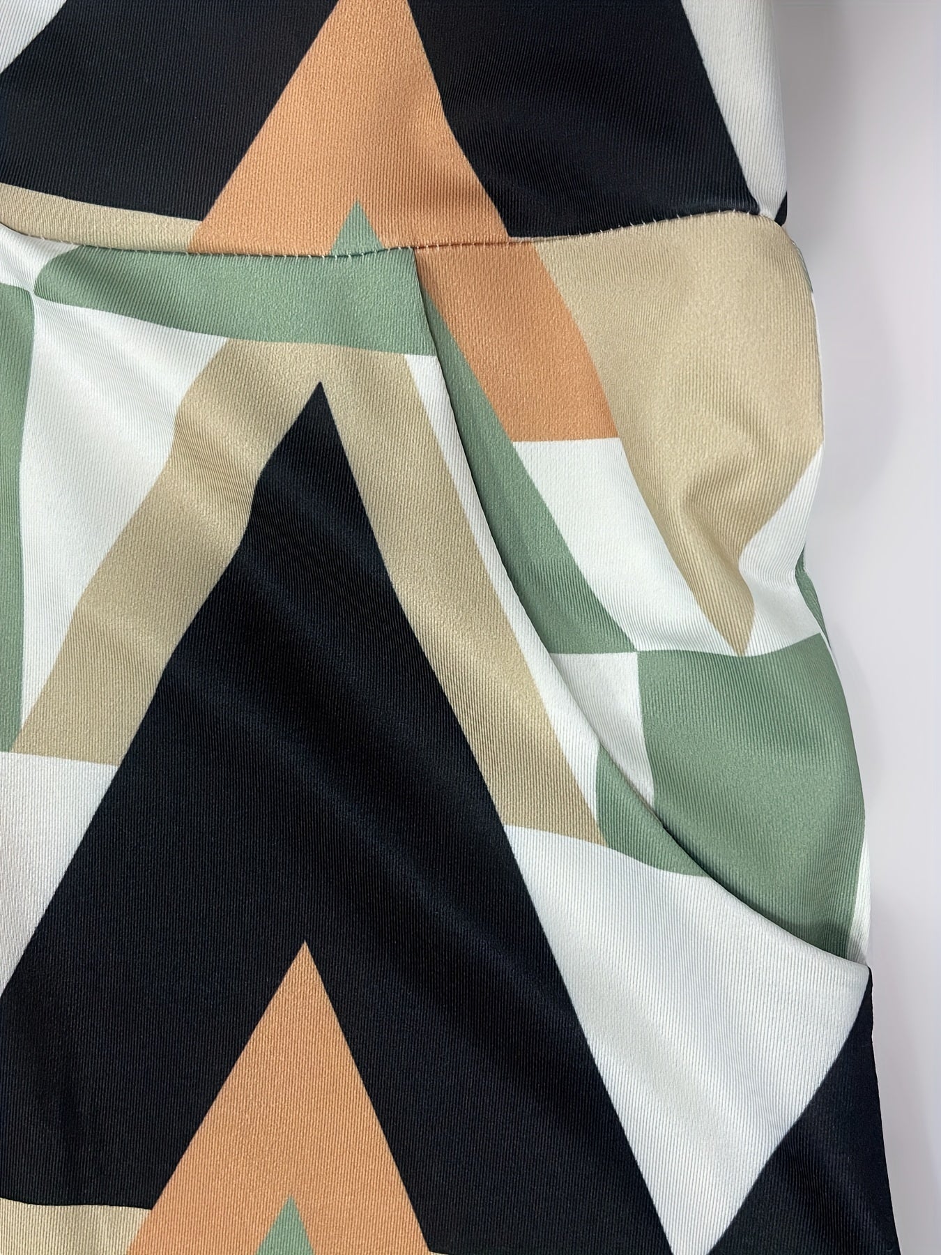 Women's Plus Size Colorblock Geometric Print Lantern Sleeve Surplice Neck Dress with Belt & Pockets - Stylish and Comfortable