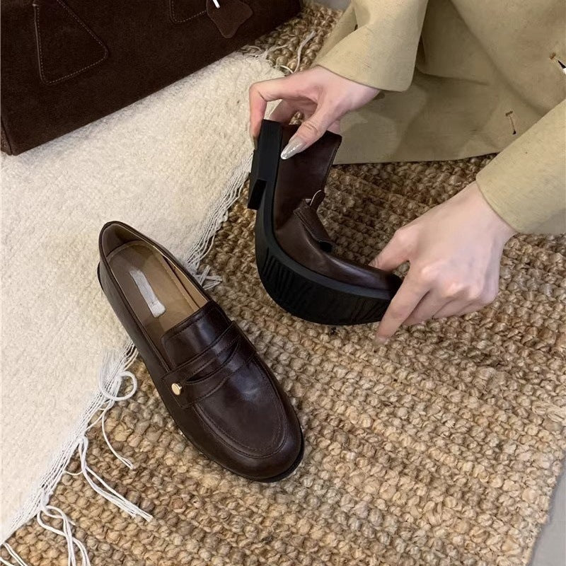 2025 casual retro British round head deep mouth commuting black small leather shoes women's single shoes autumn new loafers