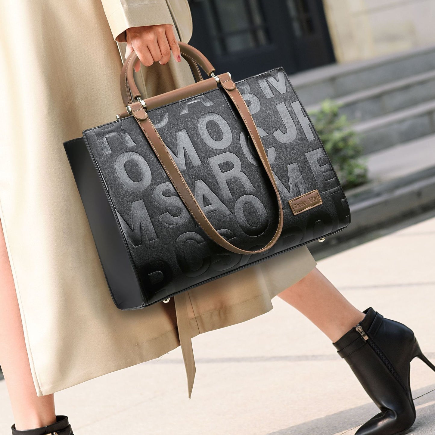 2025 Tote bag, new fashion bag, commuter large-capacity women's bag, embossed letters, women's handbag, can be ed on one shoulder