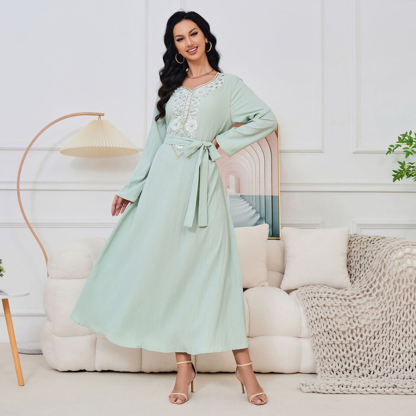 MT104 Middle East New Popular trade Dubai Muslim women's clothing, temperament new long-sleeved bead dress abaya