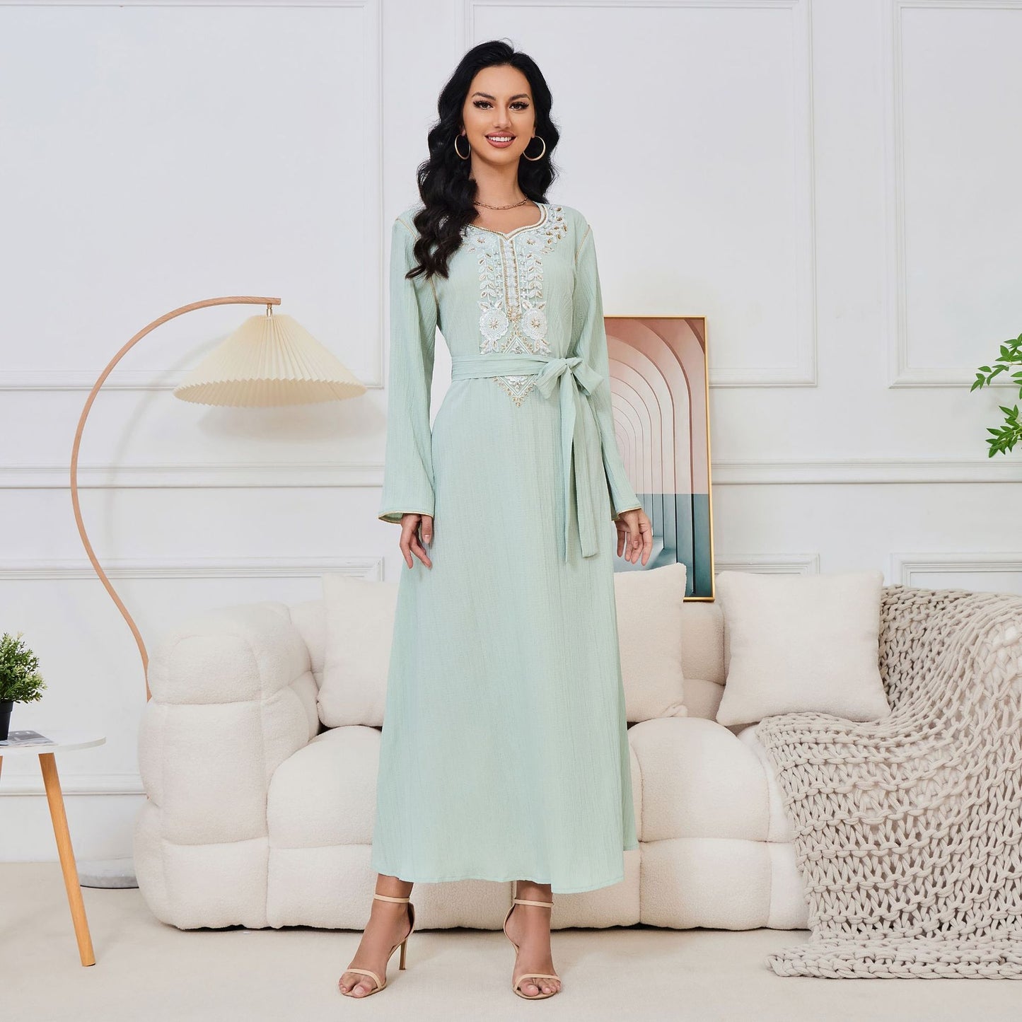 MT104 Middle East New Popular trade Dubai Muslim women's clothing, temperament new long-sleeved bead dress abaya