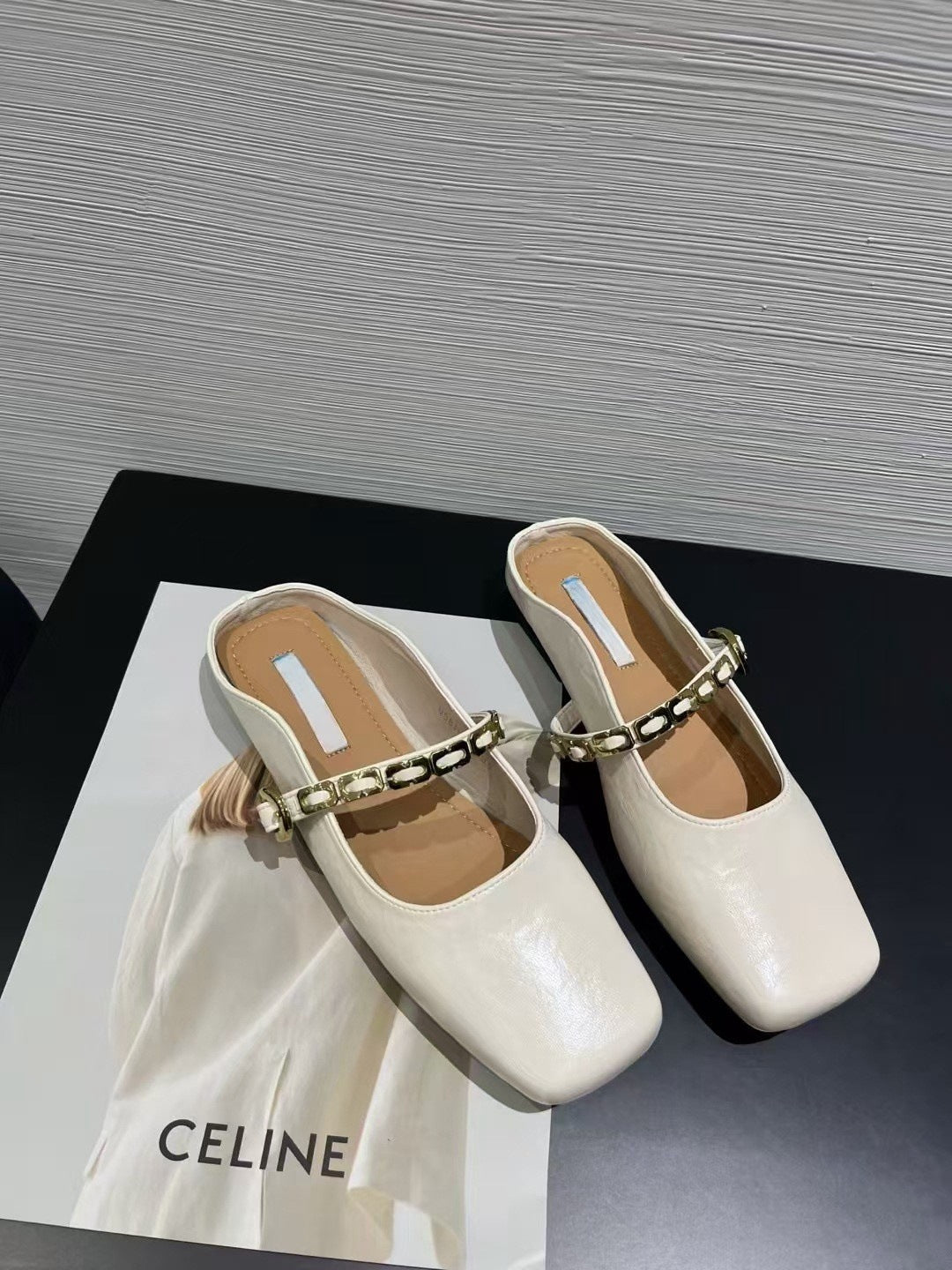 2025 Baotou half slippers women's summer outer wear spring and summer new flat-bottomed lazy Muller slippers soft-soled gentle evening shoes