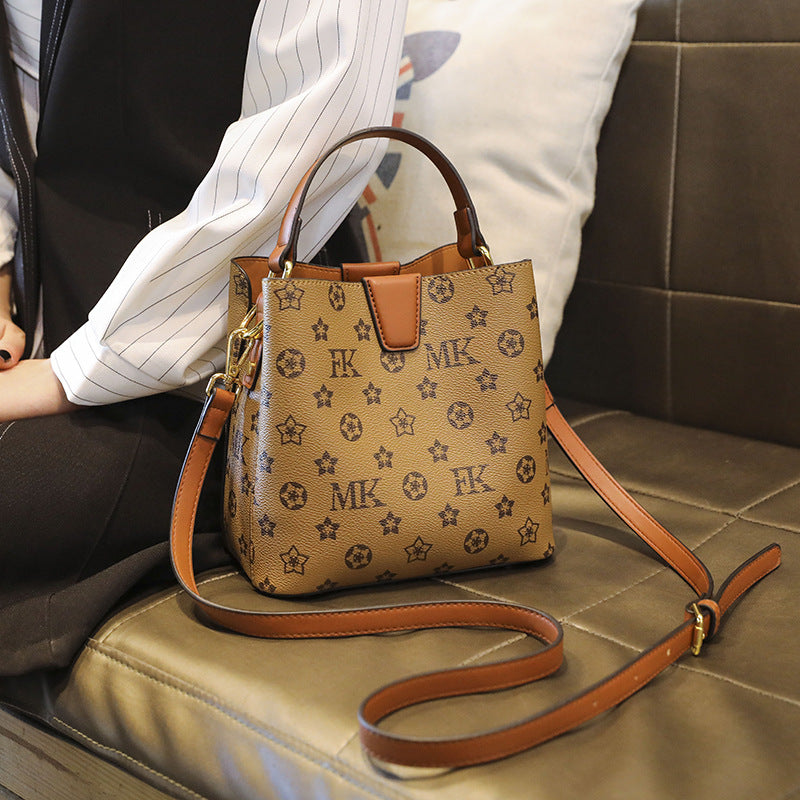 2025 Douyin Kuaishou live stream supply, light luxury brand bags, high-end printed old flower bucket bags, fashionable and versatile