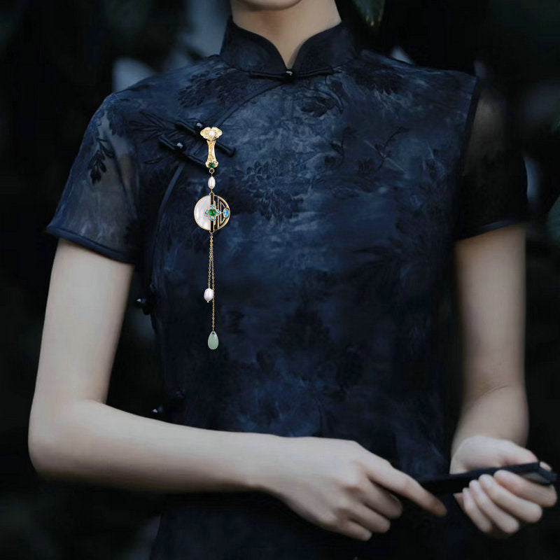 2025 New Chinese antique Hanfu fringed accessories, freshwater mother of pearl cheongsam buckle horse skirt, placket pendant, corsage female
