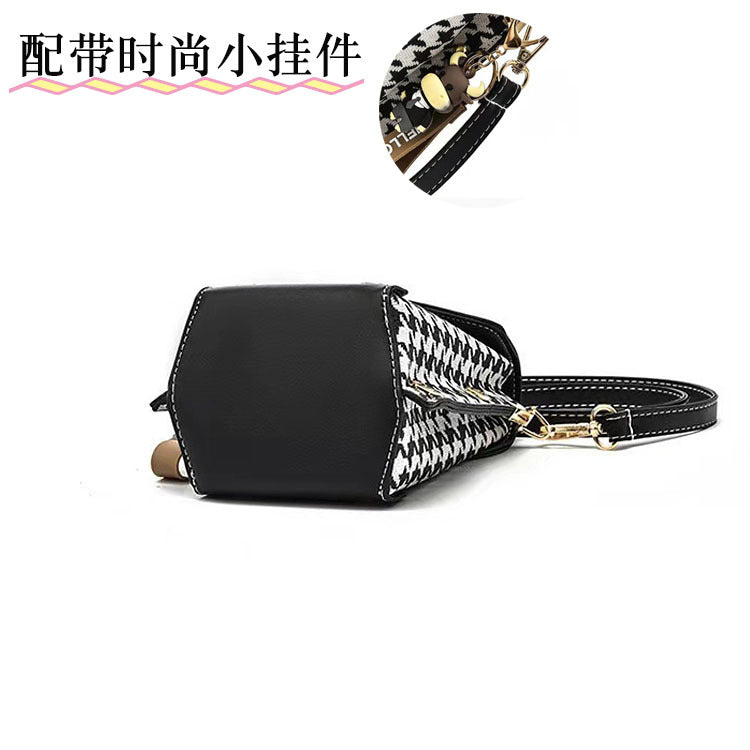 SIXSR 2025Mr. Pufferfish summer new popular messenger mobile phone bag letter vertical single shoulder Popular style small satchel women's bag