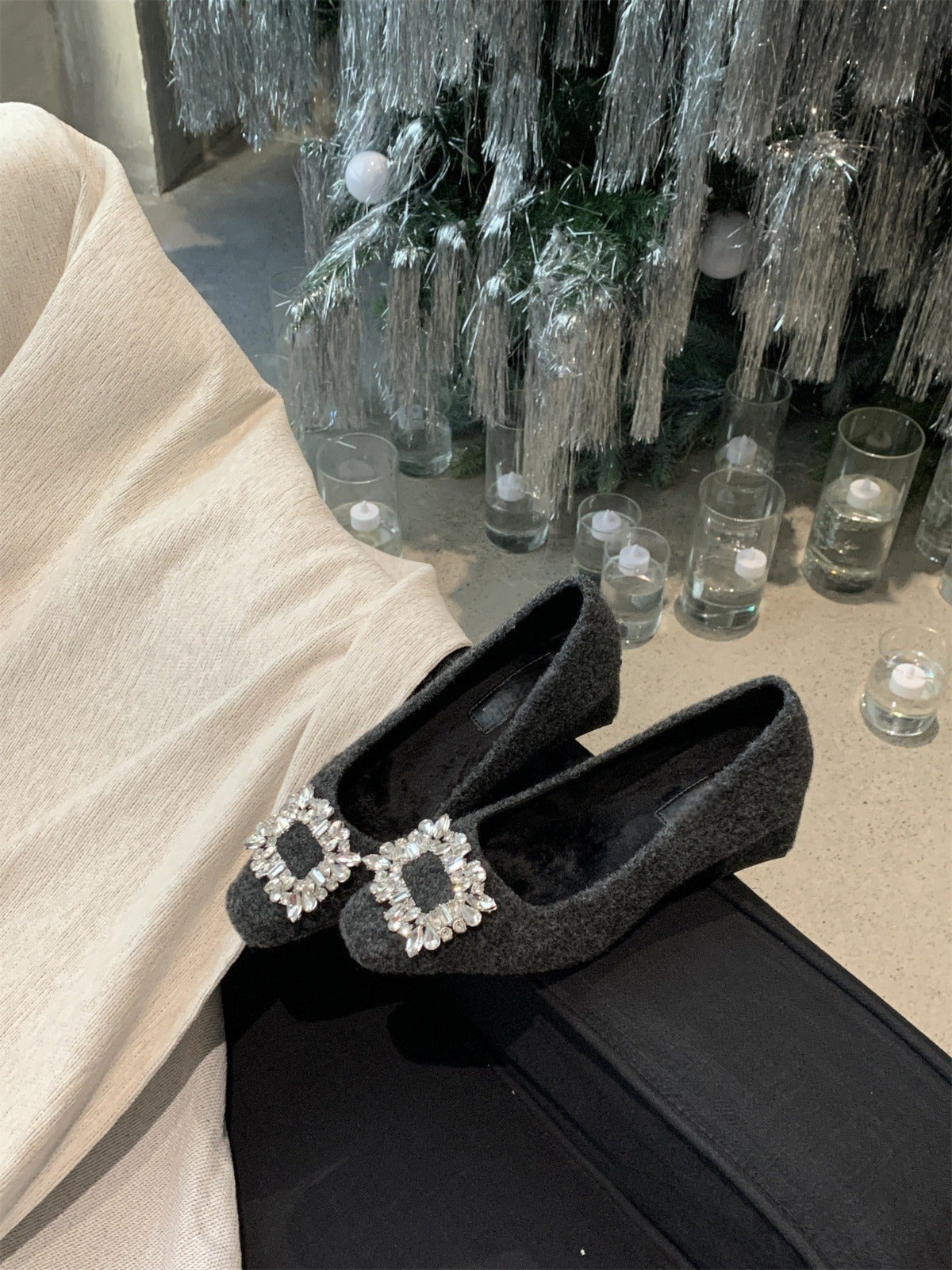 2025 popular autumn and winter new wedding shoes ladyshoes rhinestone square heel Internet celebrity single shoes women's new velvet beanie shoes