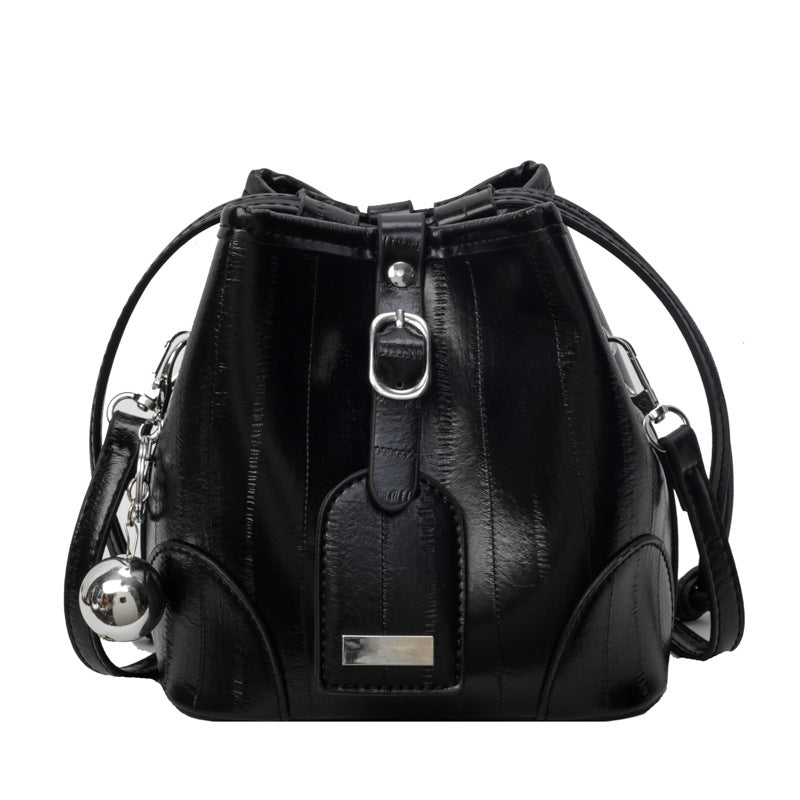 SIXSR 2025 Bucket bag women's new popular high-end niche design is popular this year, versatile casual women's shoulder messenger bag