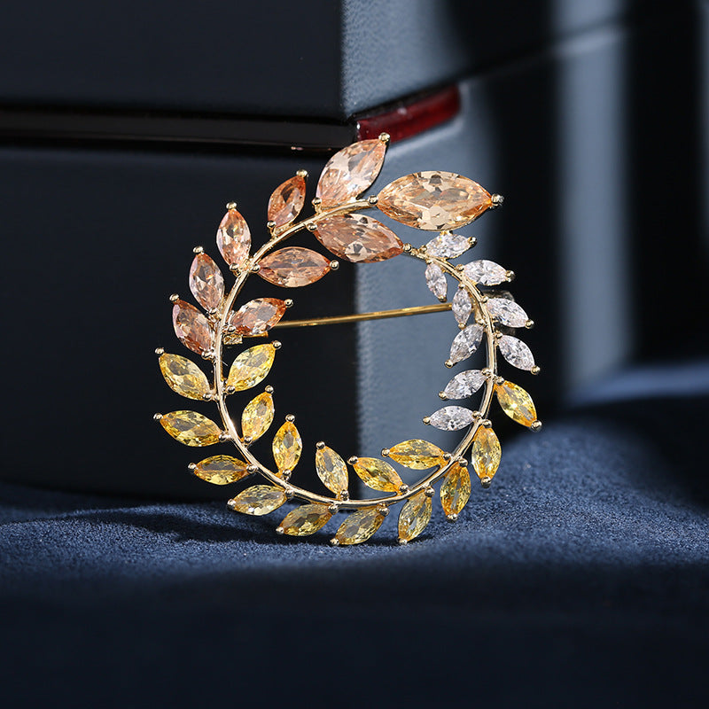 2025 New pin buckle light luxury high sense super flash zircon inlaid leaf corsage autumn and winter clothes accessories wheat ear brooch