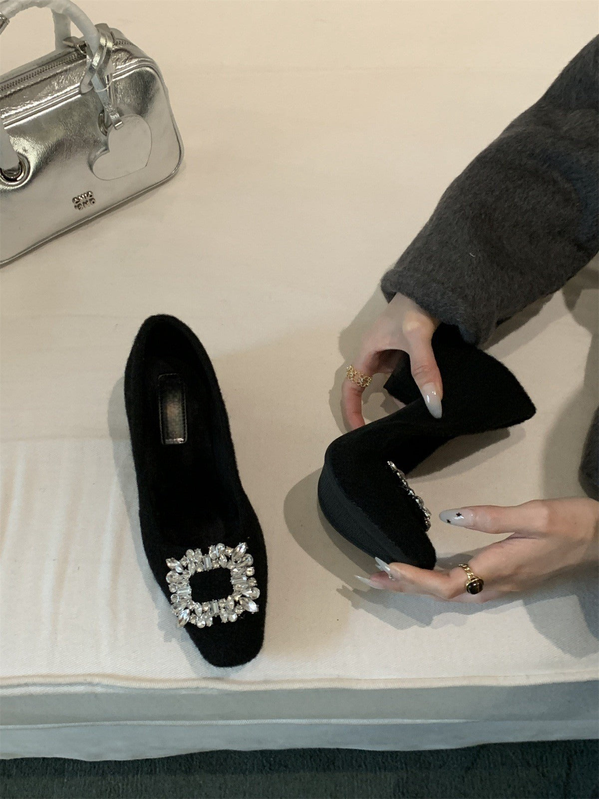 2025 popular autumn and winter new wedding shoes ladyshoes rhinestone square heel Internet celebrity single shoes women's new velvet beanie shoes