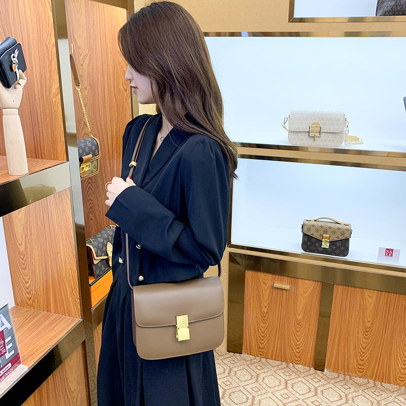 2025 Small square bag popular new retro hand rubbed tofu bag women's messenger bag high-end flight attendant bag versatile shoulder bag