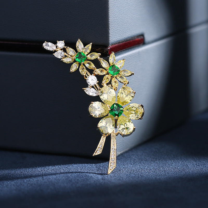 2025 Light luxury versatile temperament coat coat accessories silk scarf buckle new zircon inlaid flower high-end brooch wholesale