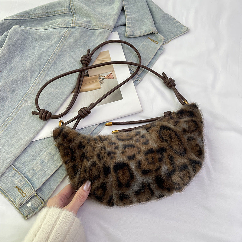 SIXSR 2025 Plush leopard print mini messenger bag popular autumn and winter new fashion Popular style Mao Mao shoulder bag retro personalized dumplings