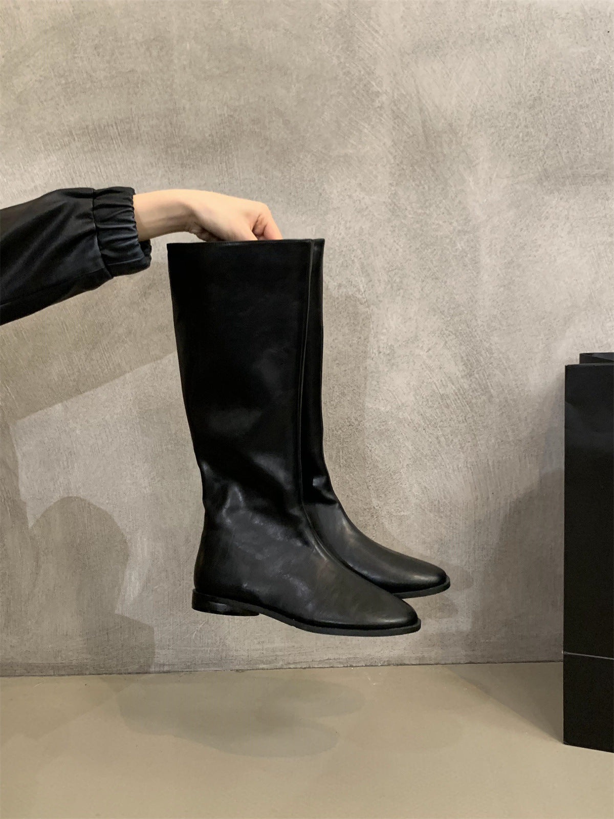 2025 Korean version of versatile flat bottom round head high boots women's knee single boots Maillard white thin long knight boots