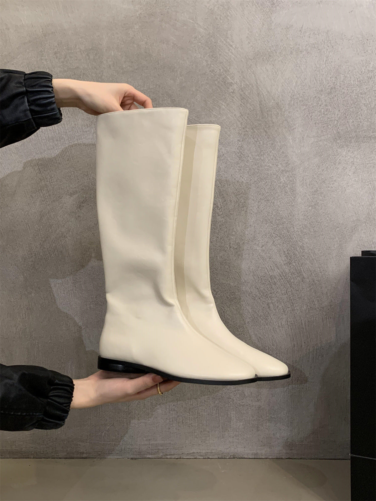 2025 Korean version of versatile flat bottom round head high boots women's knee single boots Maillard white thin long knight boots