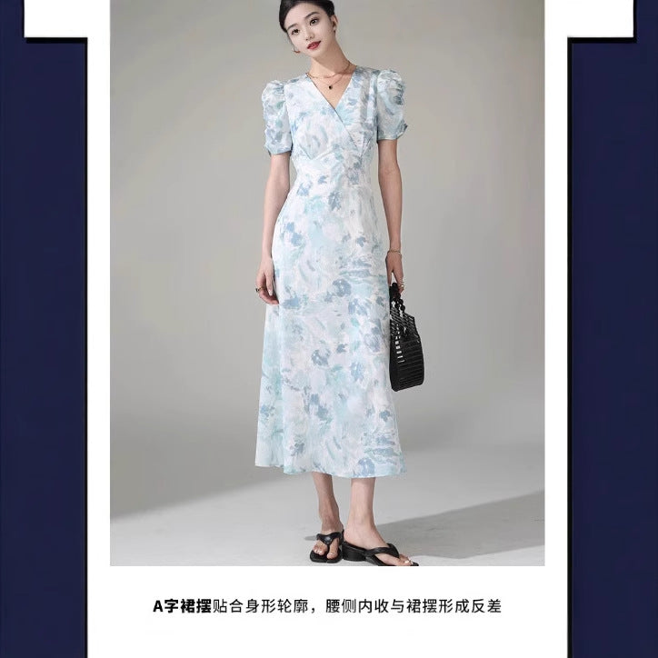 2025 Celebrity wind under the moon white jacquard bubble sleeve a-word dress summer new V-neck color dress