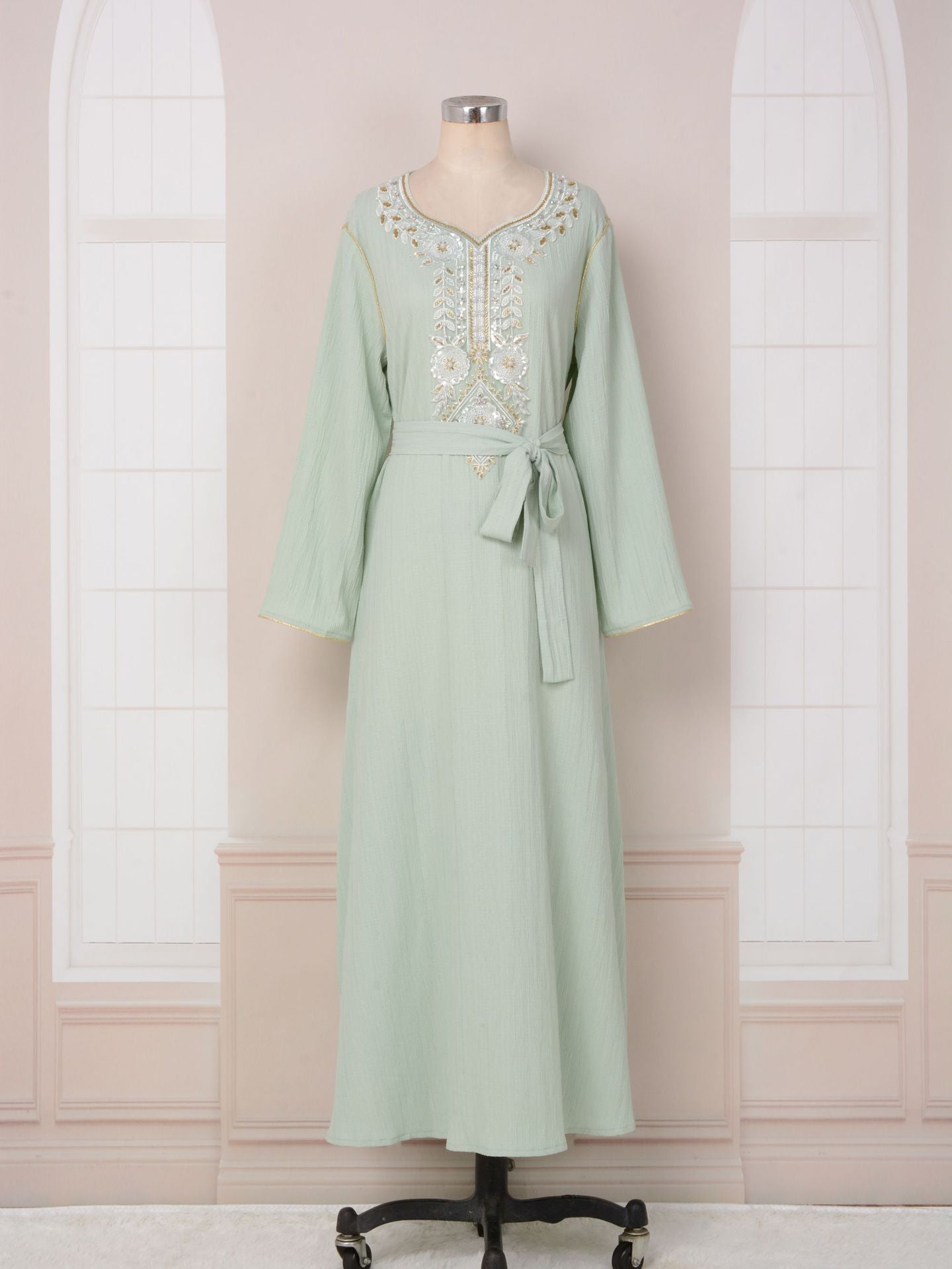 MT104 Middle East New Popular trade Dubai Muslim women's clothing, temperament new long-sleeved bead dress abaya