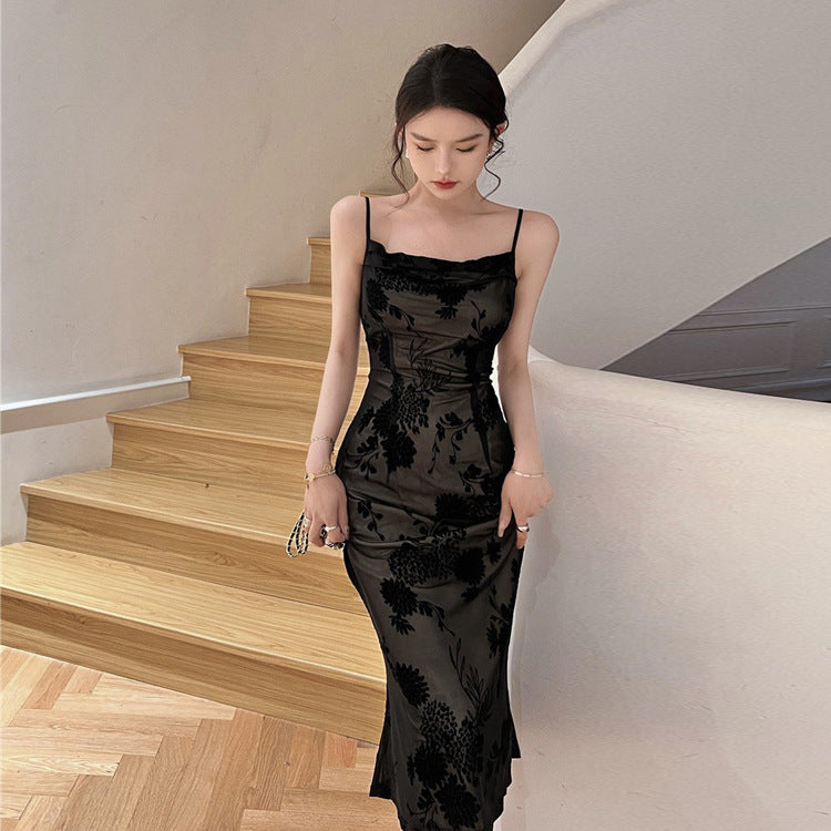 2025 2025 summer retro black lace dress women's high-end temperament v-neck suspender long dress fishtail dress