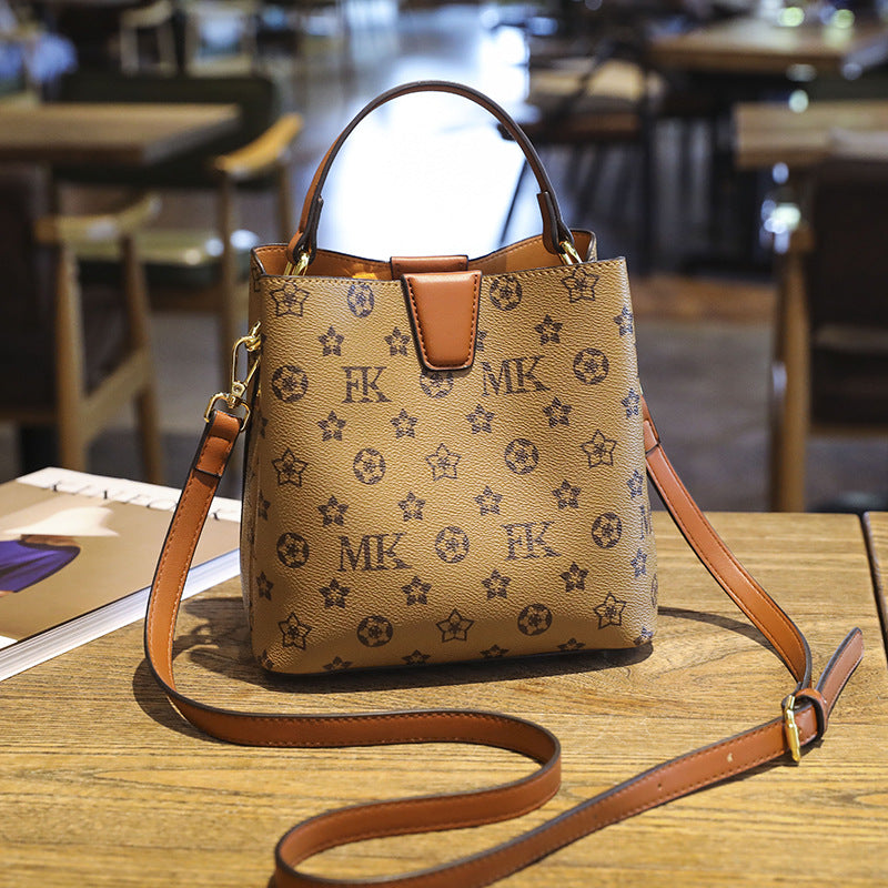 2025 Douyin Kuaishou live stream supply, light luxury brand bags, high-end printed old flower bucket bags, fashionable and versatile