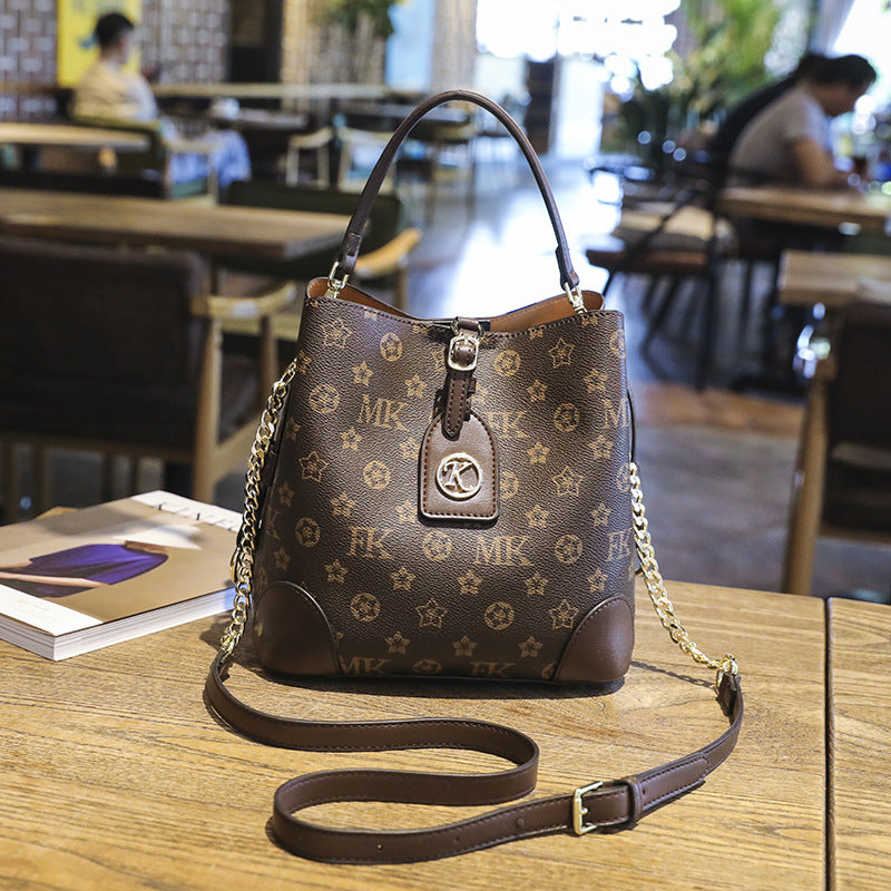 2025 Douyin Kuaishou live broadcast supply, light luxury brand bags, women's versatile old flower bucket bags, large-capacity messenger bags