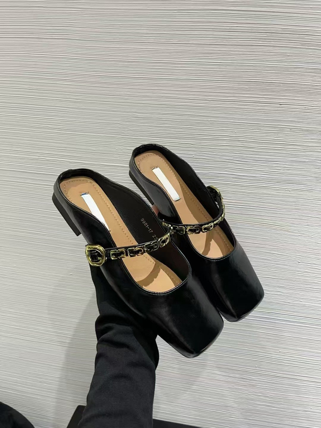 2025 Baotou half slippers women's summer outer wear spring and summer new flat-bottomed lazy Muller slippers soft-soled gentle evening shoes