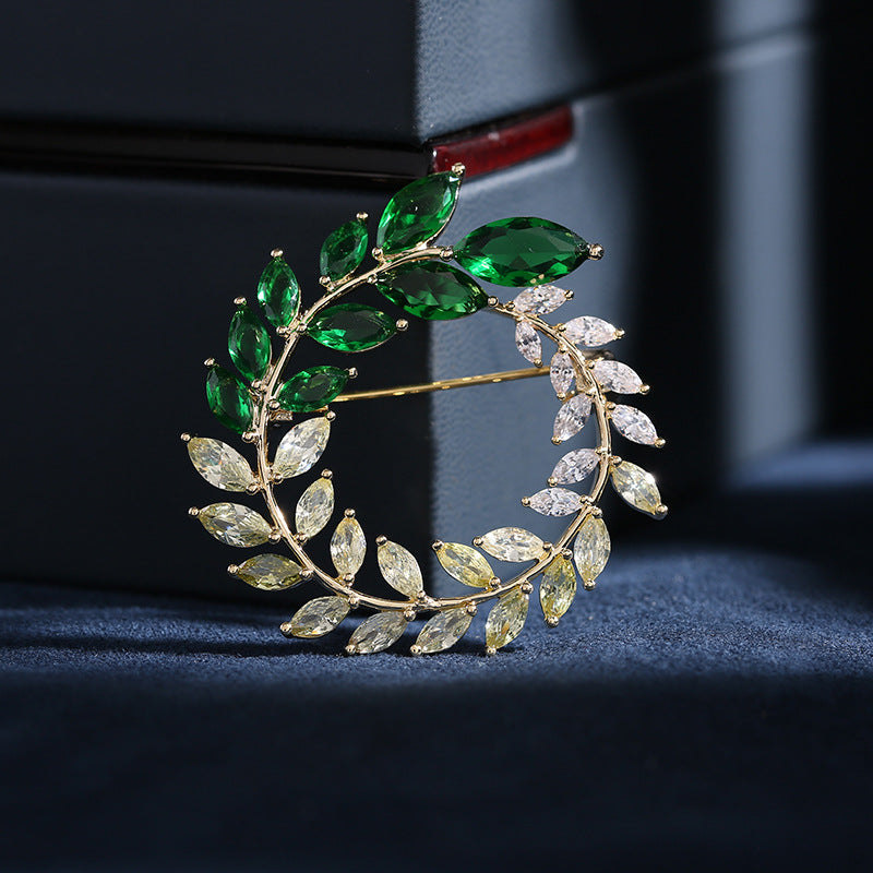 2025 New pin buckle light luxury high sense super flash zircon inlaid leaf corsage autumn and winter clothes accessories wheat ear brooch