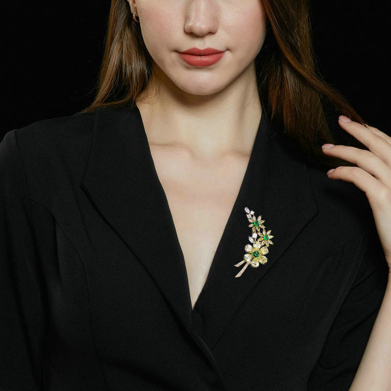 2025 Light luxury versatile temperament coat coat accessories silk scarf buckle new zircon inlaid flower high-end brooch wholesale