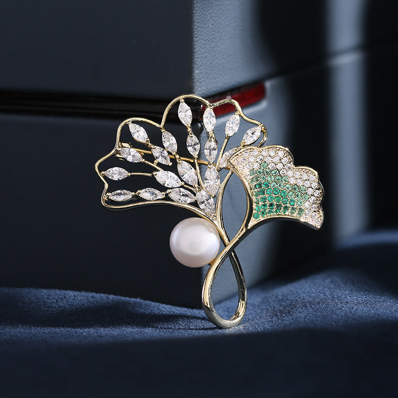 2025 Natural freshwater pearl ginkgo biloba brooch New leaf corsage design sense Sansheng has apricot pins Clothing matching