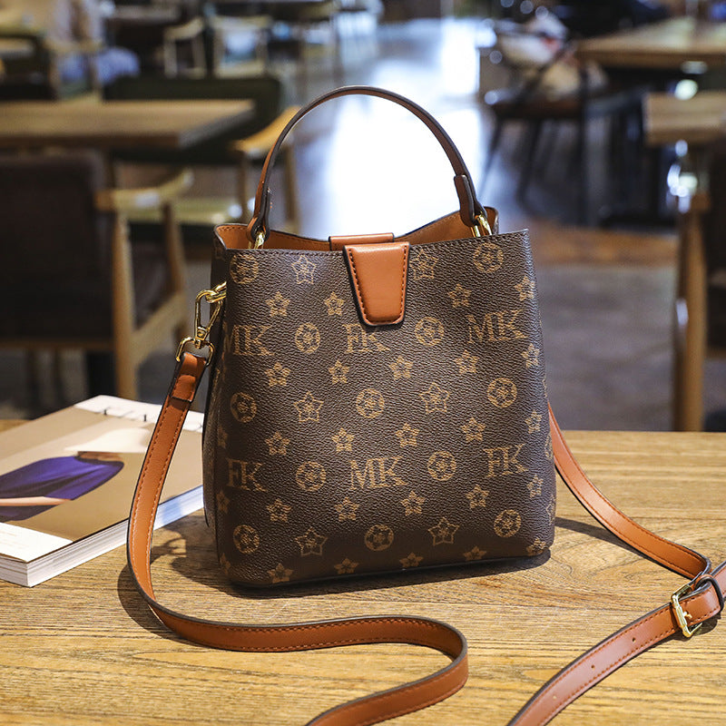 2025 Douyin Kuaishou live stream supply, light luxury brand bags, high-end printed old flower bucket bags, fashionable and versatile