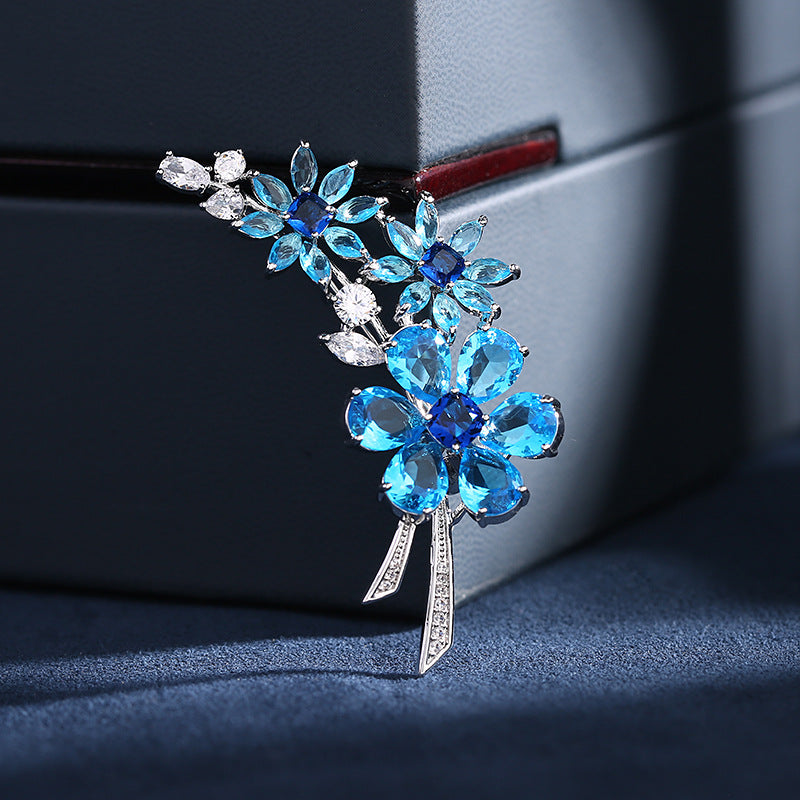 2025 Light luxury versatile temperament coat coat accessories silk scarf buckle new zircon inlaid flower high-end brooch wholesale