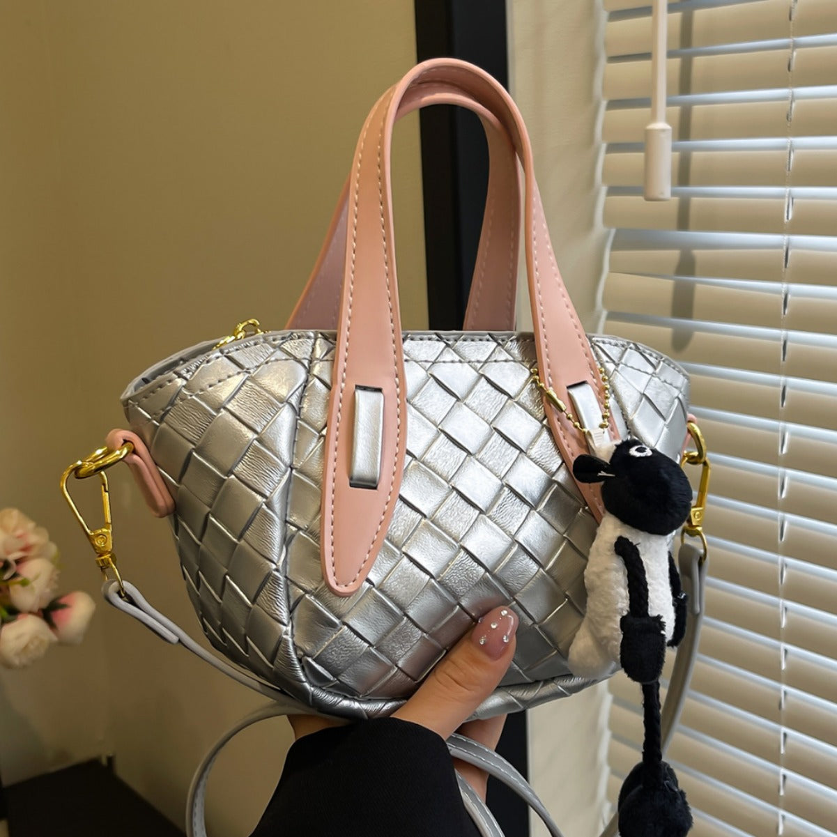 SIXSR 2025 Niche design woven handbag bag women's popular new Japanese hand carry vegetable basket bag small shoulder messenger bag