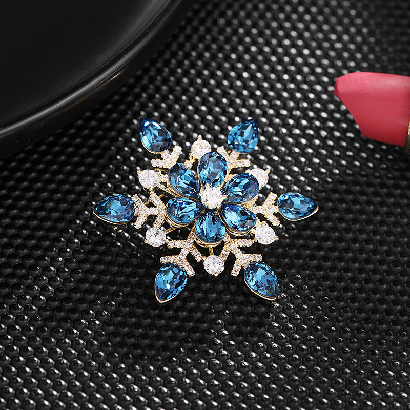 2025 Zircon snowflake brooch niche design sense suit coat jacket accessories corsage new clothing in autumn and winter 2022