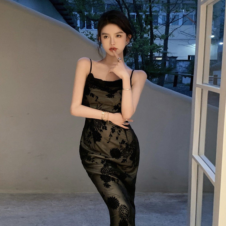 2025 2025 summer retro black lace dress women's high-end temperament v-neck suspender long dress fishtail dress