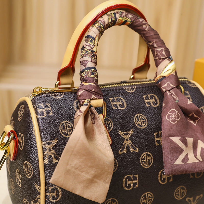 2025 popular new summer women's bag presbyopia letter pillow bag middle-aged mother handbag one shoulder messenger bag tide