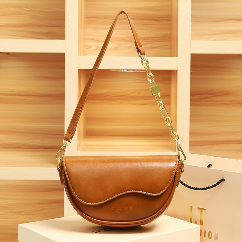 2025 Guangzhou bag high-end chain armpit bag women's popular new Popular trade New versatile saddle bag women's messenger bag