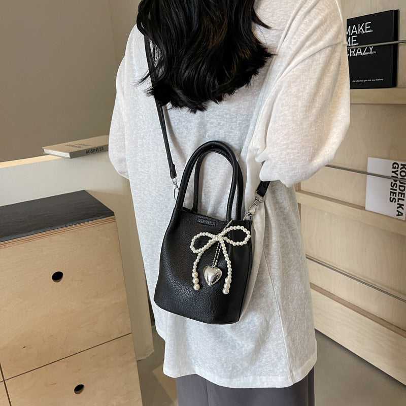SIXSR 2025 Hand strap bucket bag women's Korean version ins fashion temperament pearl shoulder bag popular niche trend shoulder bag