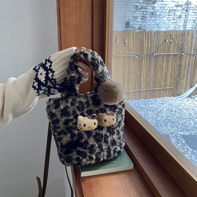SIXSR 2025 Japanese cute kitten shoulder bag popular new cartoon plush handbag versatile girl fluffy messenger bag woman