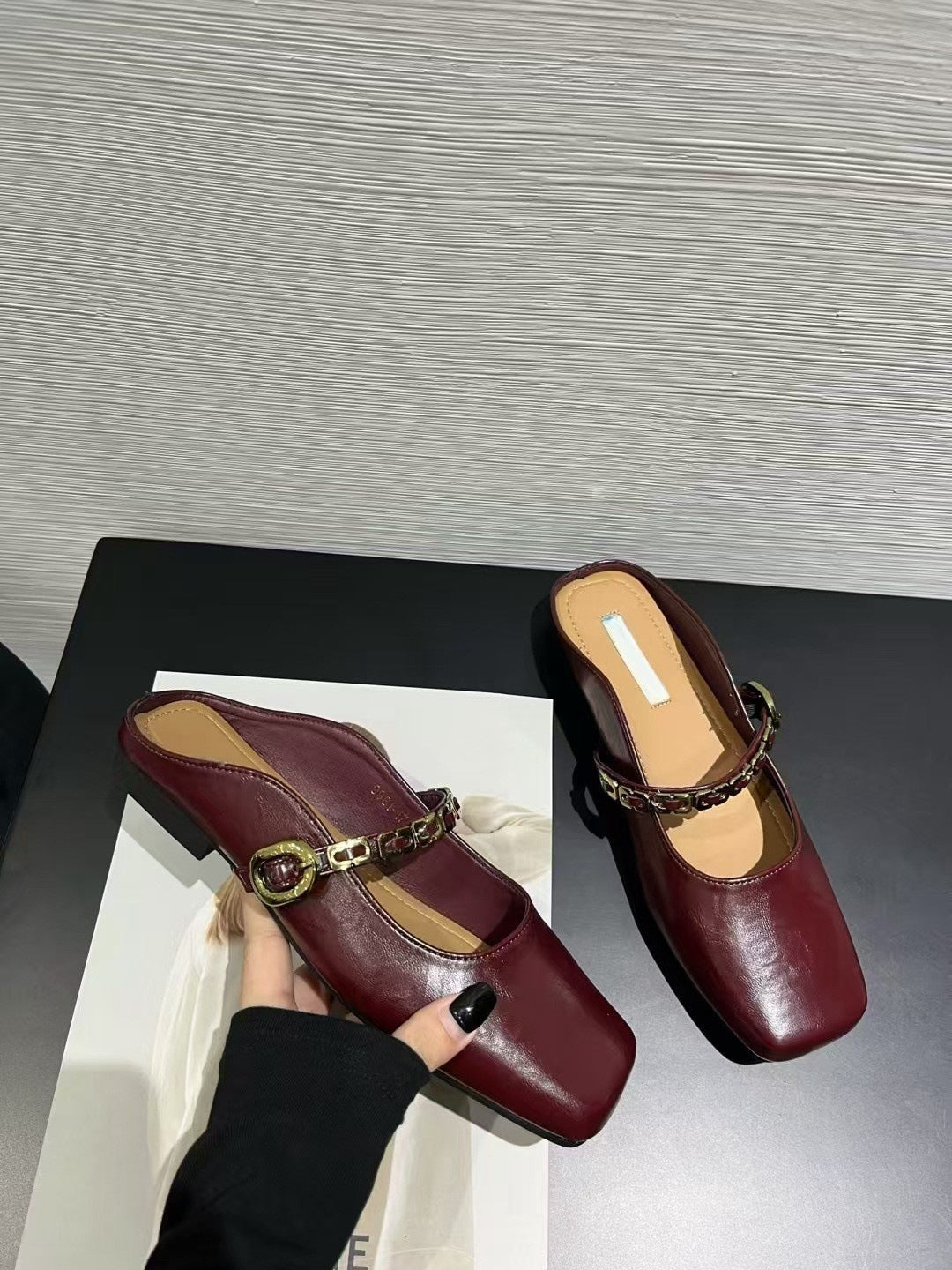 2025 Baotou half slippers women's summer outer wear spring and summer new flat-bottomed lazy Muller slippers soft-soled gentle evening shoes