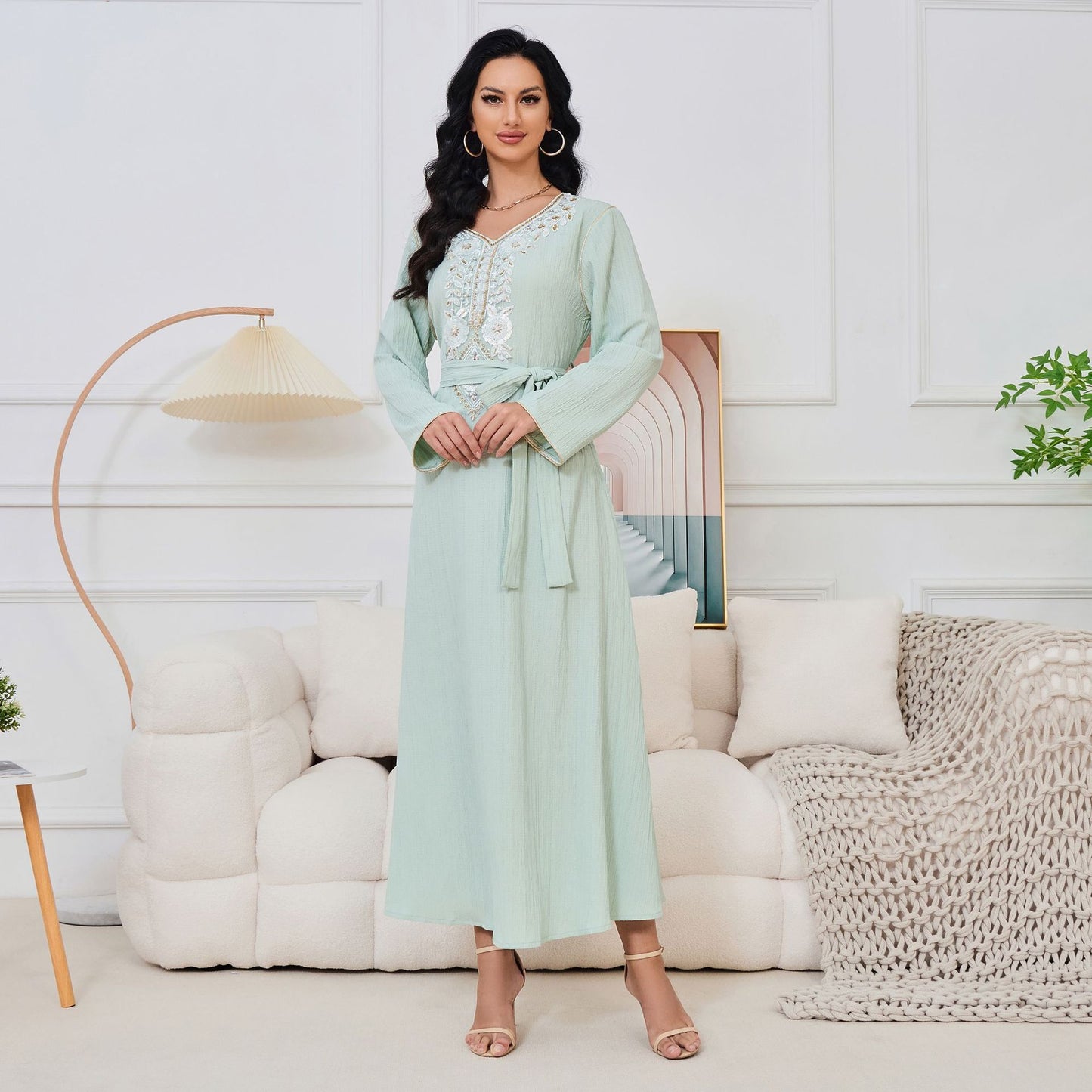 MT104 Middle East New Popular trade Dubai Muslim women's clothing, temperament new long-sleeved bead dress abaya