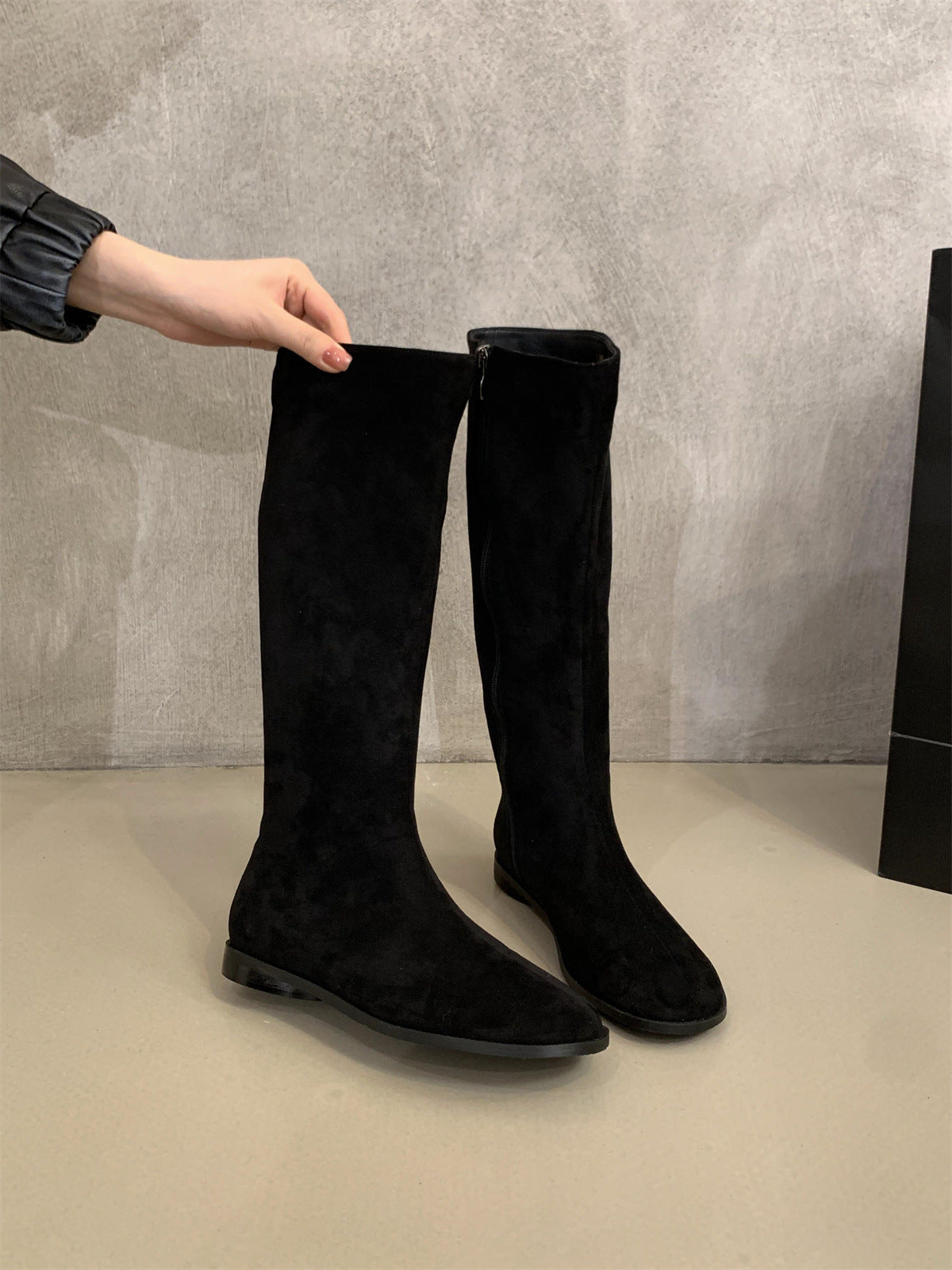 2025 Korean version of versatile flat bottom round head high boots women's knee single boots Maillard white thin long knight boots