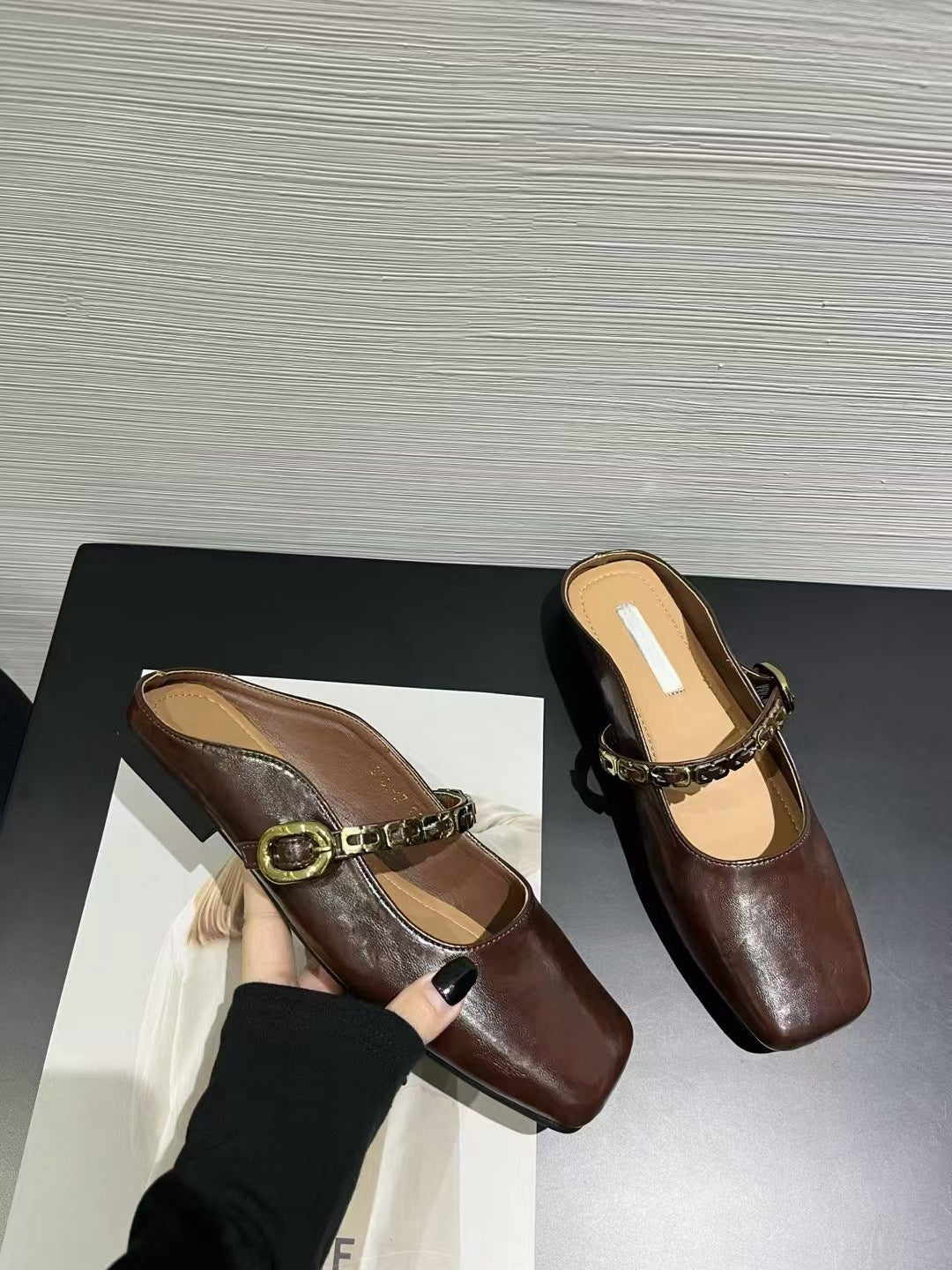 2025 Baotou half slippers women's summer outer wear spring and summer new flat-bottomed lazy Muller slippers soft-soled gentle evening shoes