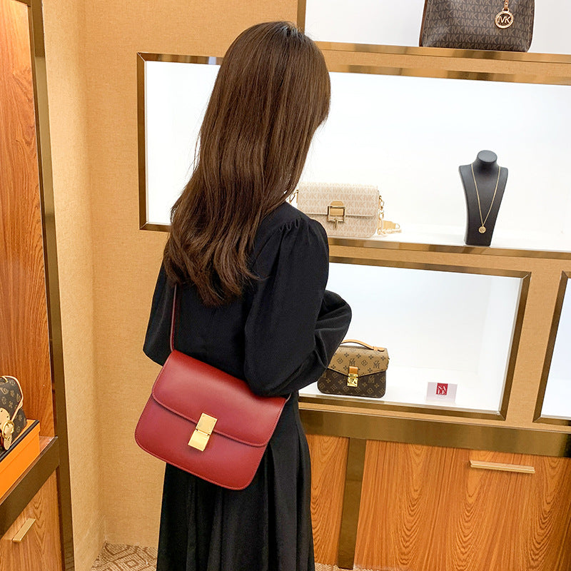 2025 Small square bag popular new retro hand rubbed tofu bag women's messenger bag high-end flight attendant bag versatile shoulder bag