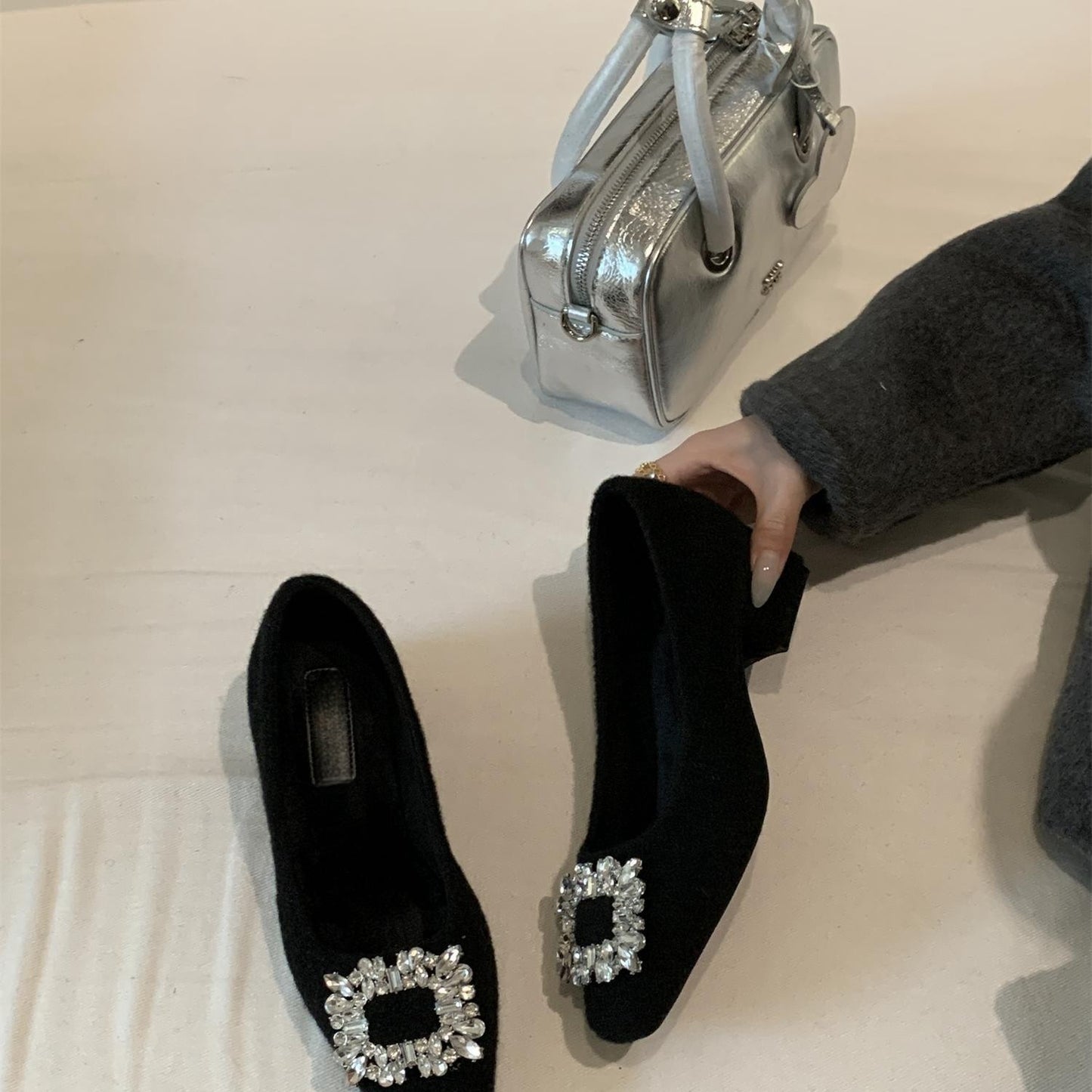 2025 popular autumn and winter new wedding shoes ladyshoes rhinestone square heel Internet celebrity single shoes women's new velvet beanie shoes
