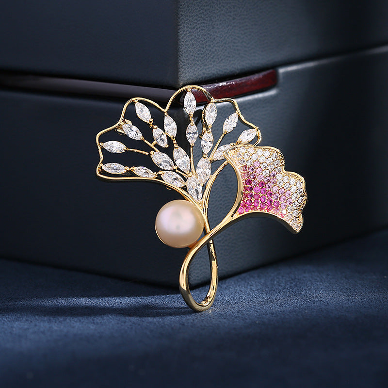 2025 Natural freshwater pearl ginkgo biloba brooch New leaf corsage design sense Sansheng has apricot pins Clothing matching
