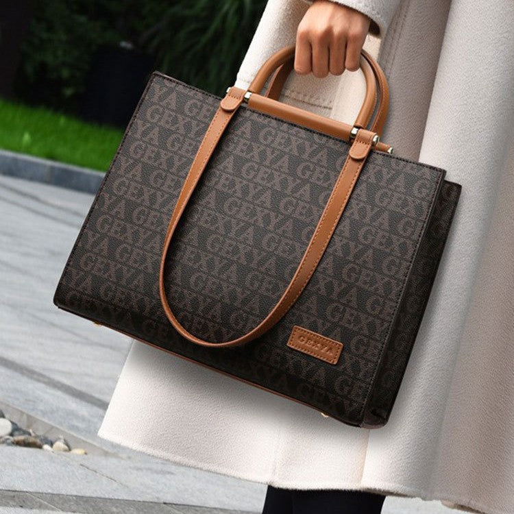 2025 Tote bag, new fashion bag, commuter large-capacity women's bag, embossed letters, women's handbag, can be ed on one shoulder