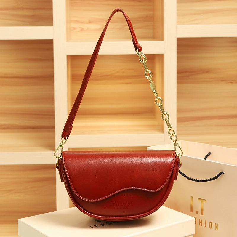 2025 Guangzhou bag high-end chain armpit bag women's popular new Popular trade New versatile saddle bag women's messenger bag