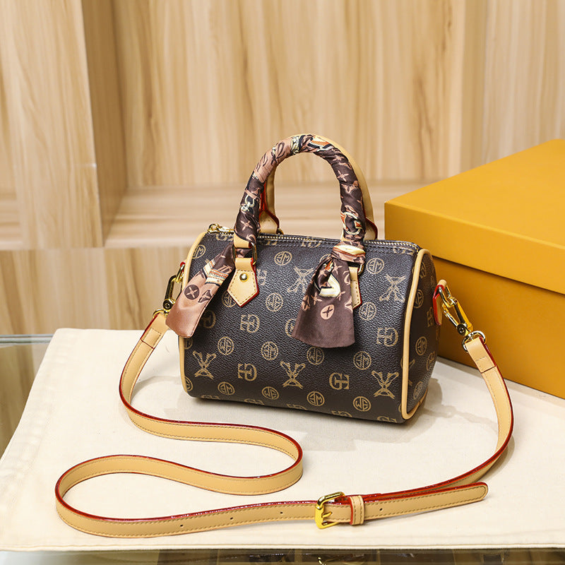 2025 popular new summer women's bag presbyopia letter pillow bag middle-aged mother handbag one shoulder messenger bag tide