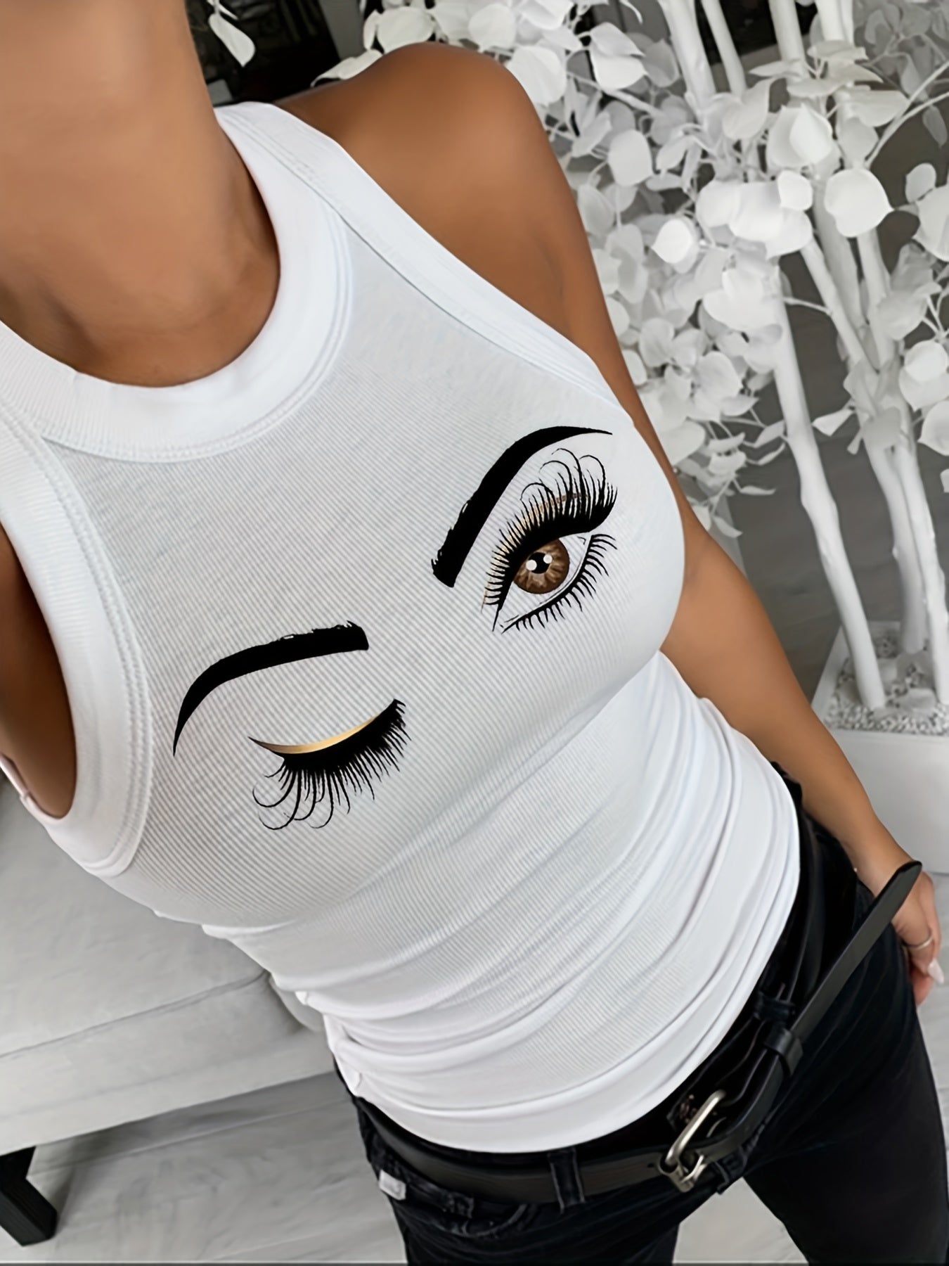 Eye-Catching Women's Tank Top with Lash Graphic Print and O-Neck Design